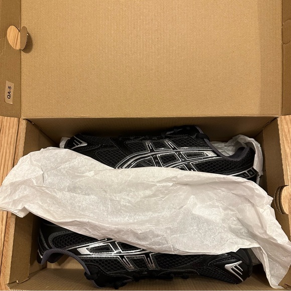 ASICS - Picture 3 of 7